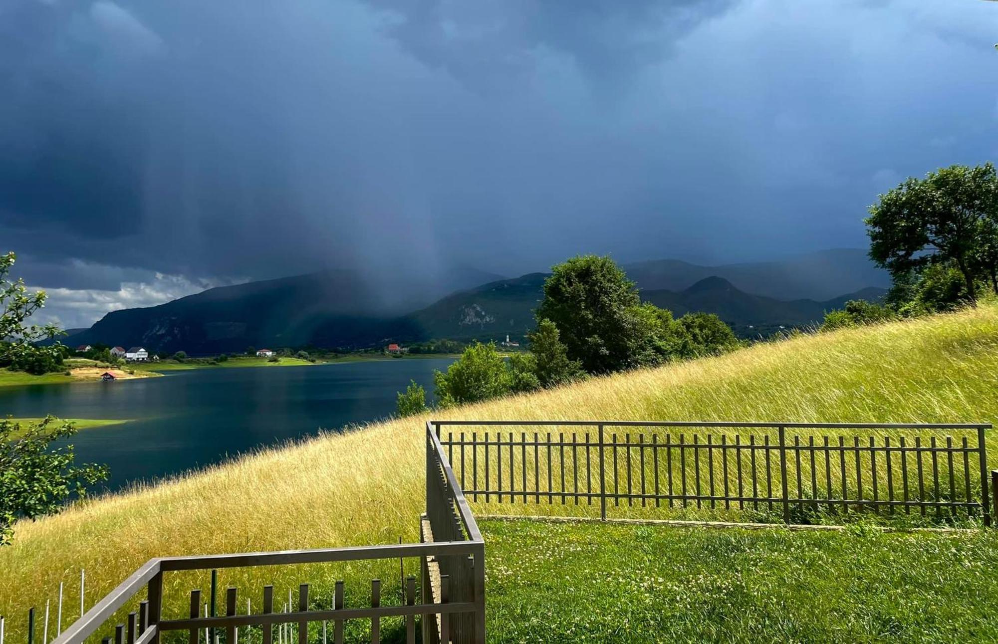 Apartmani Mia Prozor Luaran gambar